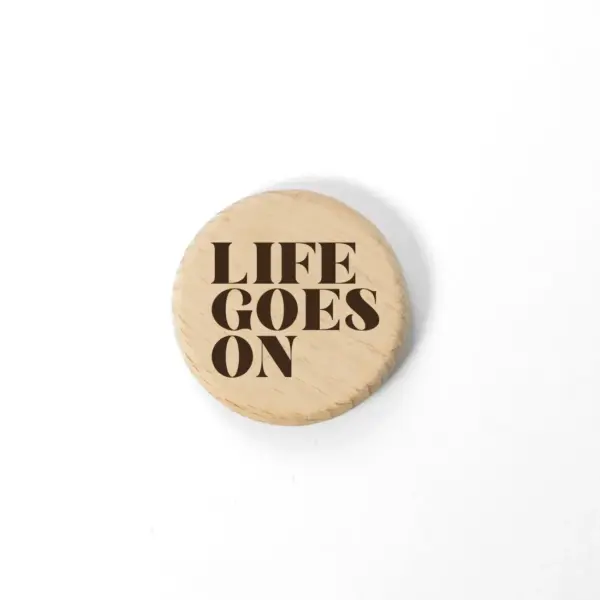 Holzmagnet Life Goes On (4 cm)