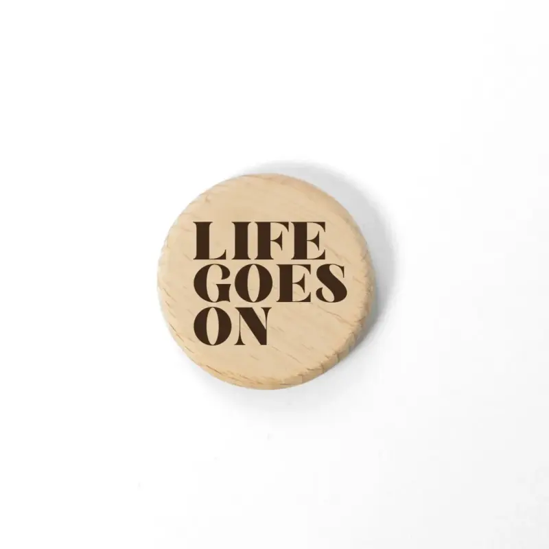Holzmagnet Life Goes On (4 cm)